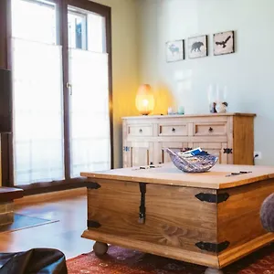 Apartamento Garona, Les